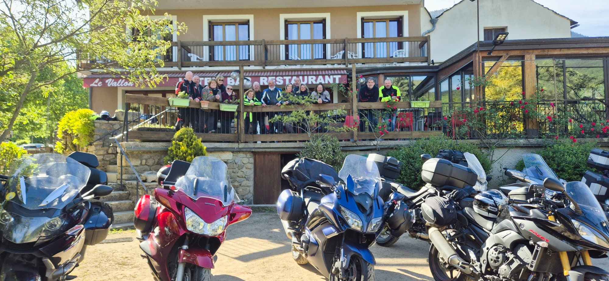 Photo de HÔTEL LE VALLON - CAMPING LES CERISIERS