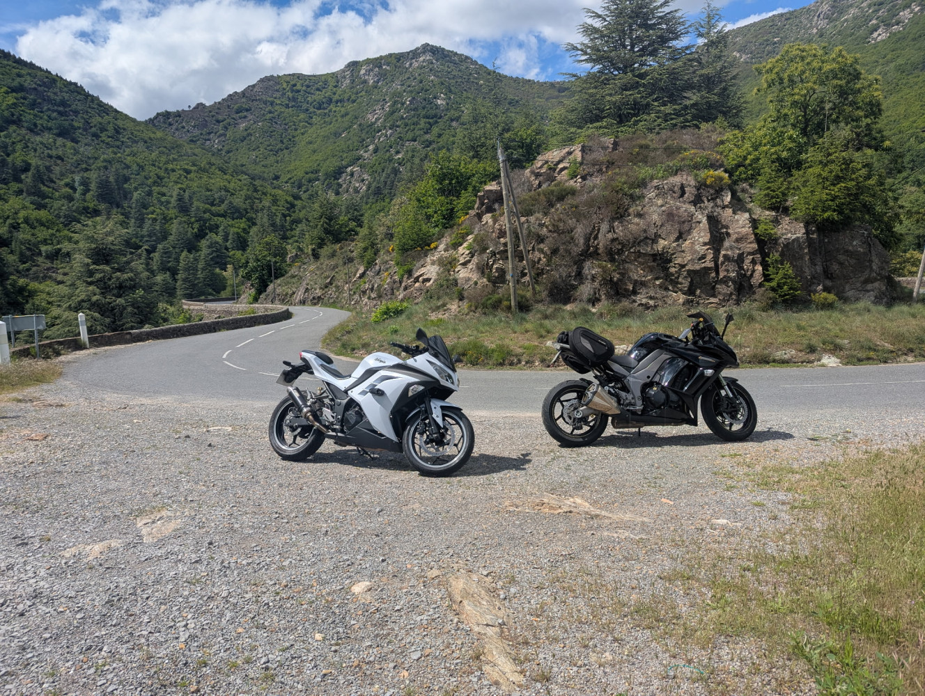 Photo de HÔTEL LE VALLON - CAMPING LES CERISIERS