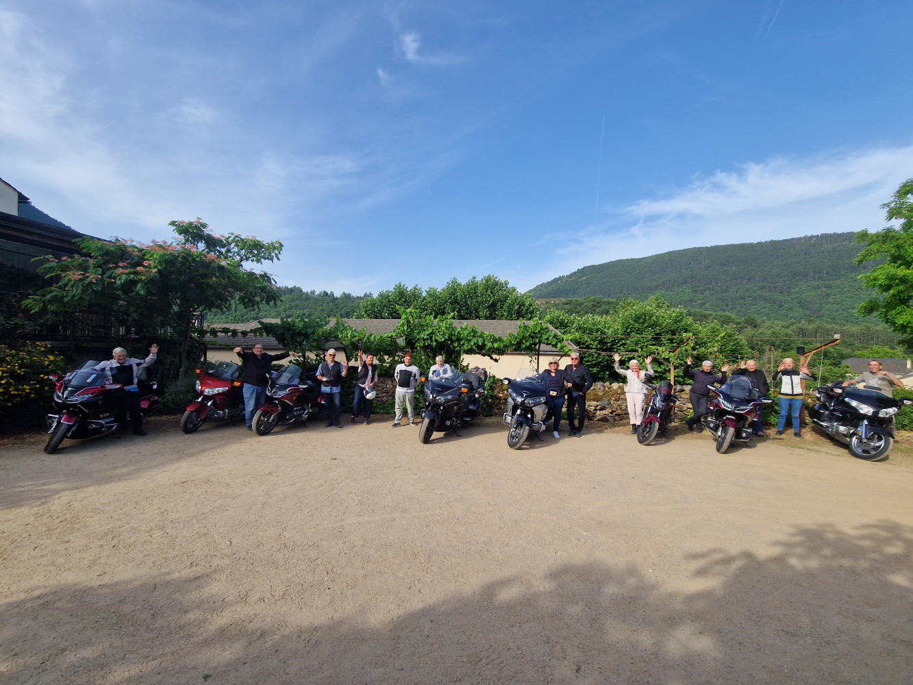Photo de HÔTEL LE VALLON - CAMPING LES CERISIERS