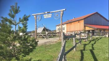 26-ranch-pow-grayon-0